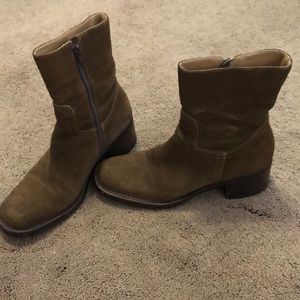 Steve Madden “fly” brown zipper suede boots 👢